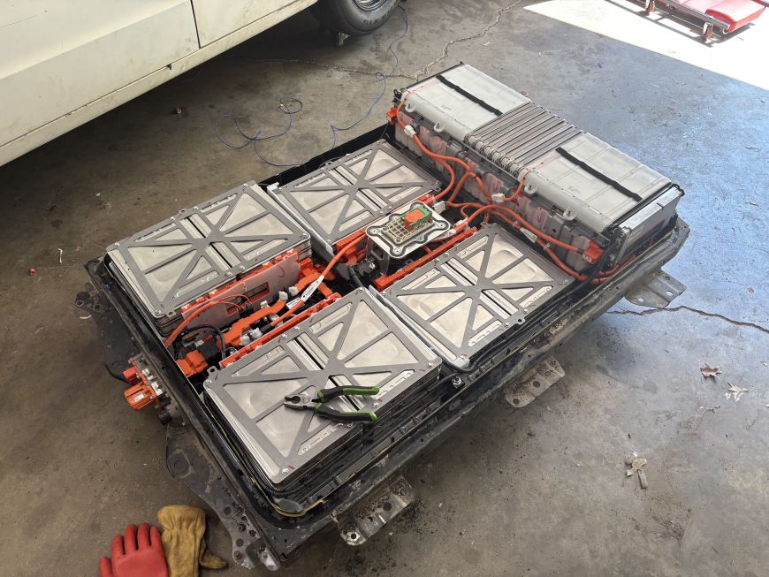 nissan leaf battery pack open